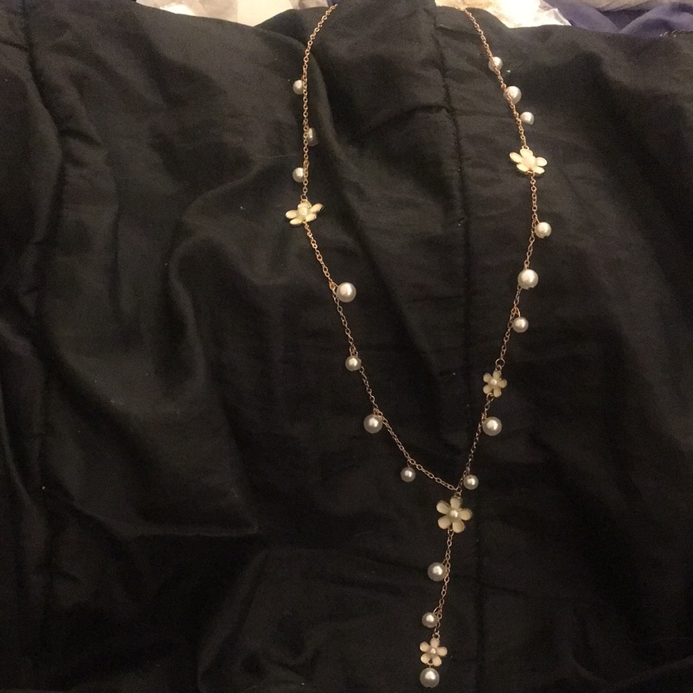 COPY - NWT necklace. Gold chain with pearls and white enamel daisies.